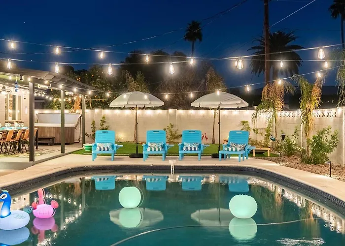 Holiday home 2 Bedroom House, Pool, Hot Tub, 15 Min Barrett Jackson! *