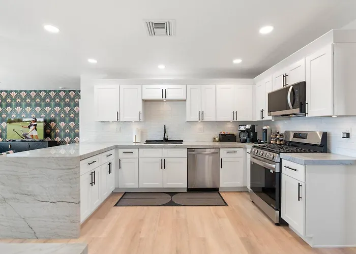 Holiday home 2 Bedroom House, Pool, Hot Tub, 15 Min Barrett Jackson! Scottsdale