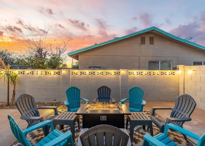 2 Bedroom House, Pool, Hot Tub, 15 Min Barrett Jackson! Holiday home *