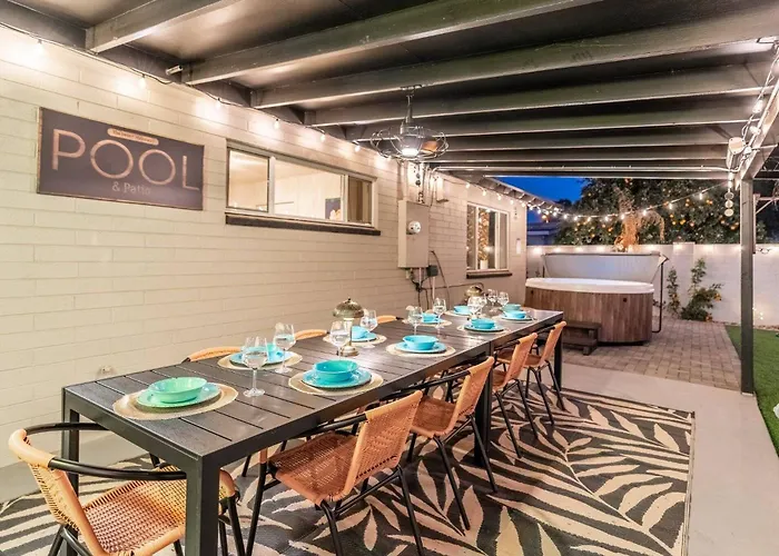 2 Bedroom House, Pool, Hot Tub, 15 Min Barrett Jackson! Holiday home Scottsdale