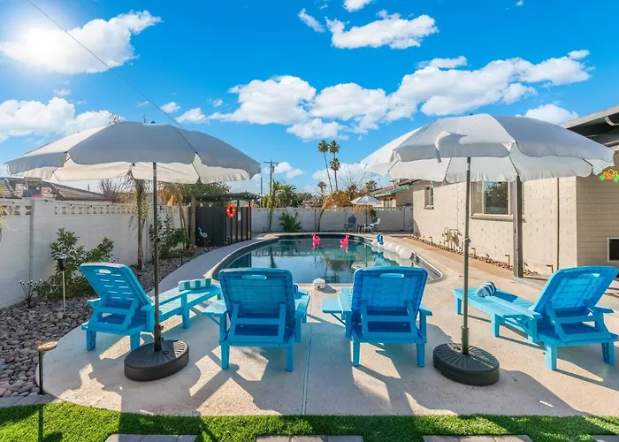 Holiday home 2 Bedroom House, Pool, Hot Tub, 15 Min Barrett Jackson! *