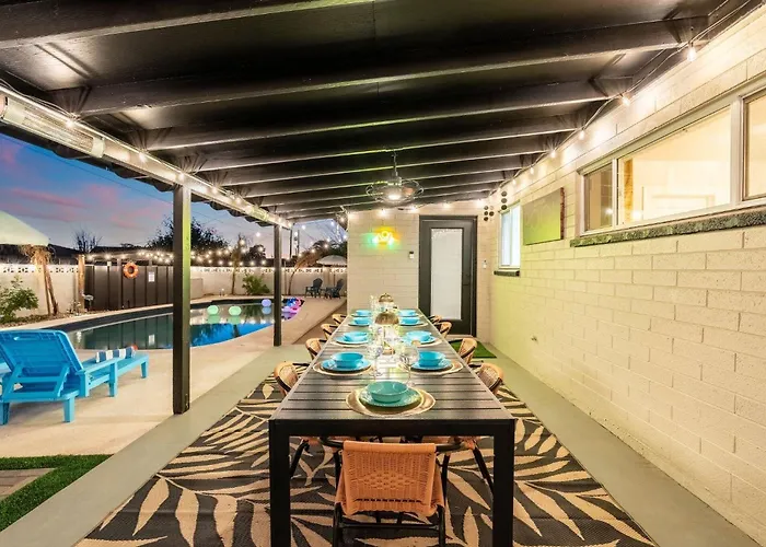 2 Bedroom House, Pool, Hot Tub, 15 Min Barrett Jackson! * Scottsdale