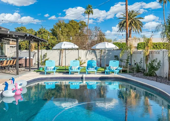 Holiday home 2 Bedroom House, Pool, Hot Tub, 15 Min Barrett Jackson! *