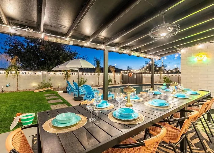 Holiday home 2 Bedroom House, Pool, Hot Tub, 15 Min Barrett Jackson!