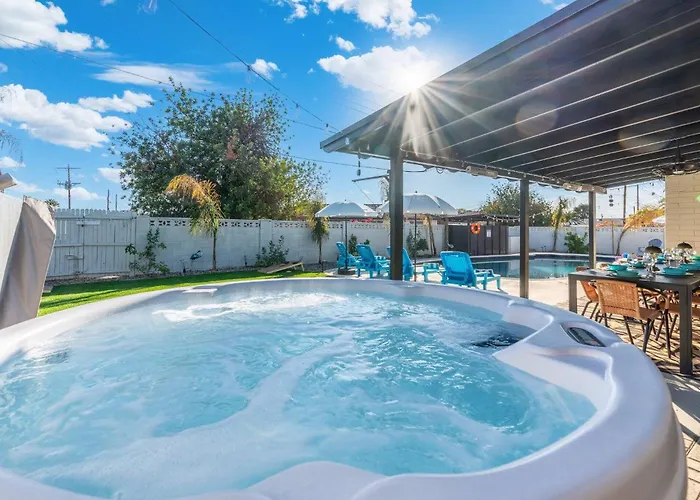 Holiday home 2 Bedroom House, Pool, Hot Tub, 15 Min Barrett Jackson! *