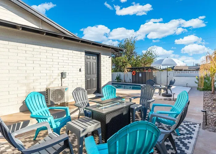2 Bedroom House, Pool, Hot Tub, 15 Min Barrett Jackson! Holiday home *