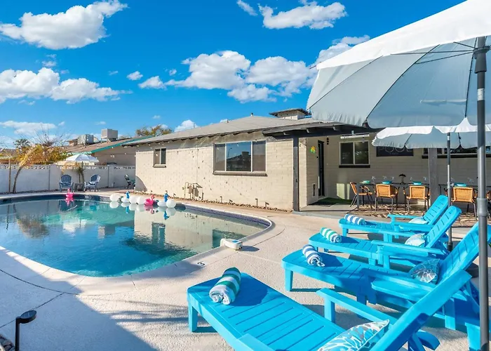 2 Bedroom House, Pool, Hot Tub, 15 Min Barrett Jackson! Scottsdale
