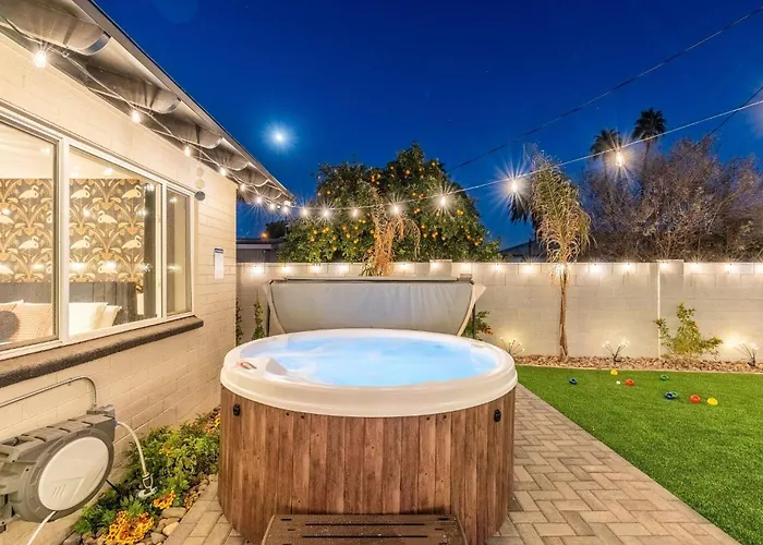 Holiday home 2 Bedroom House, Pool, Hot Tub, 15 Min Barrett Jackson! *