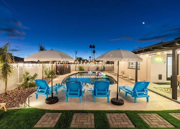 2 Bedroom House, Pool, Hot Tub, 15 Min Barrett Jackson!