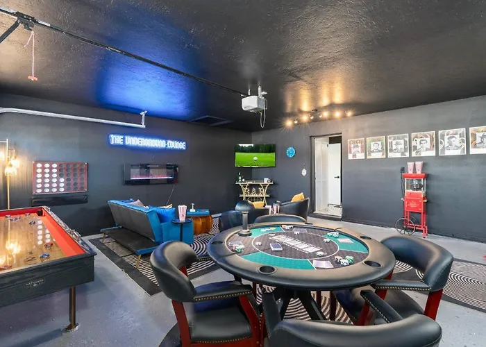2 Bedroom House, Pool, Hot Tub, 15 Min Barrett Jackson! Scottsdale